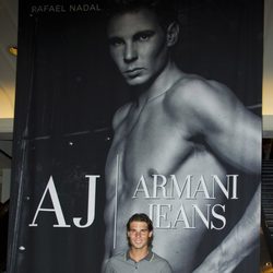 Rafa Nadal posa ante la nueva campaña de Armani Jeans