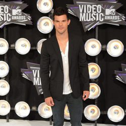 El look de Taylor Lautner en los MTV Video Music Awards 2011