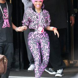 Nicki Minaj, embutida y ridícula de rosa