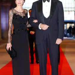 La Princesa Letizia con un vestido de Felipe Varela en la cena previa a la abdicación de la Reina Beatriz de Holanda