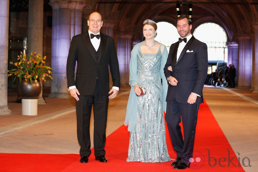 La Princesa Estefanía de Luxemburgo con un vestido con lentejuelas en la cena previa a la abdicación de la Reina Beatriz de Holanda