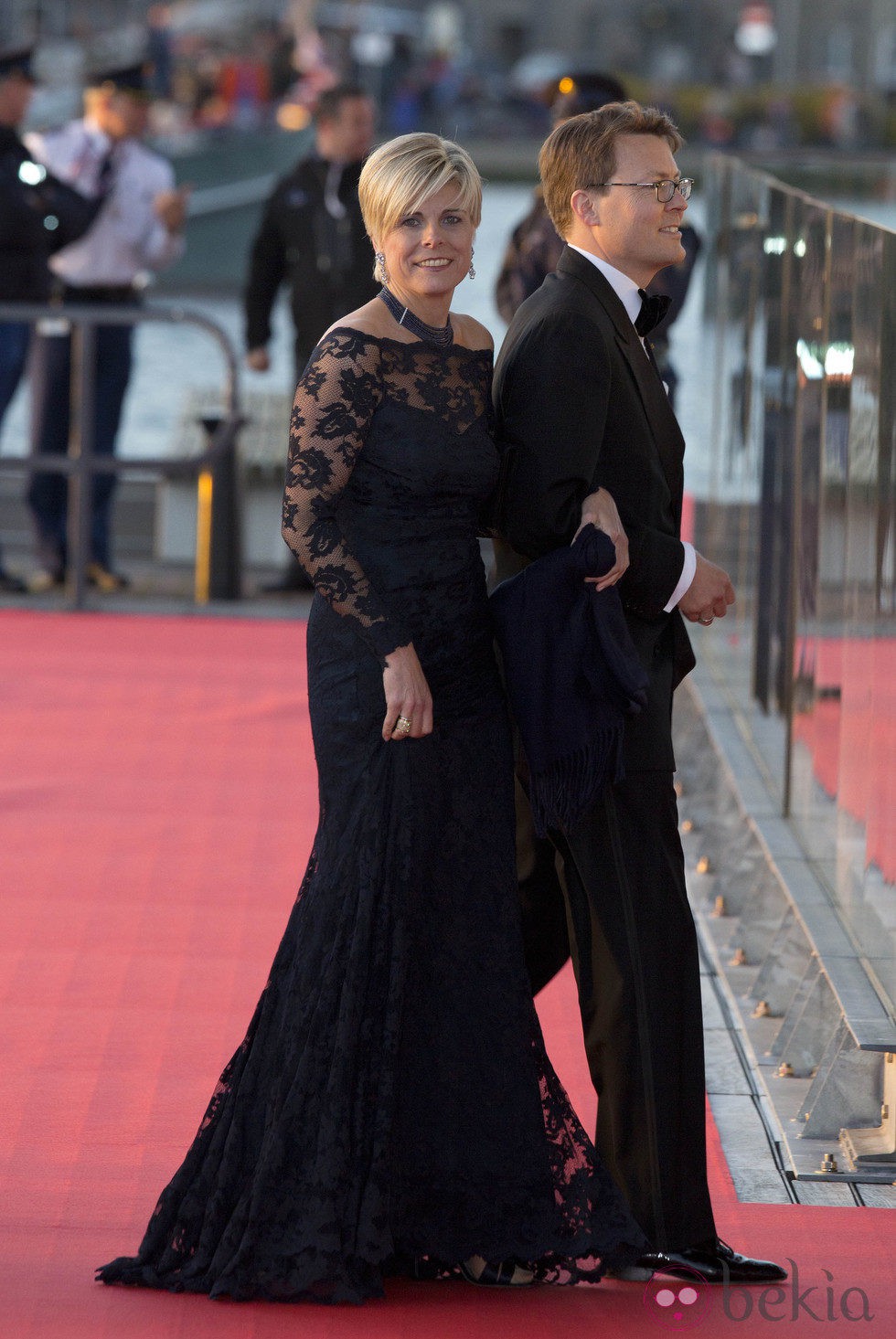 Laurentien de Holanda con un vestido largo negro en la cena de gala por la coronación de los Reyes de Holanda