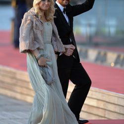 La Princesa Mette-Marit de Noruega con un vestido turquesa en la cena de gala por la coronación de los Reyes de Holanda