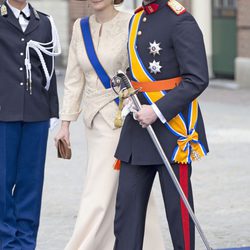 Stephanie de Luxemburgo con un traje beige durante la ceremonia de investidura de Guillermo de Holanda