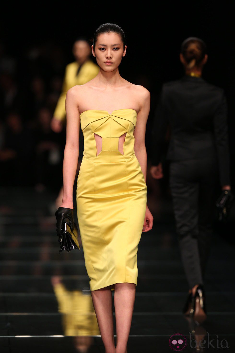 Vestido amarillo de la colección otoño/invierno 2013/2014 de Hugo Boss