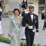 La Reina Silvia de Suecia con un vestido verde pastel en la boda de Magdalena de Suecia y Chris O'Neill