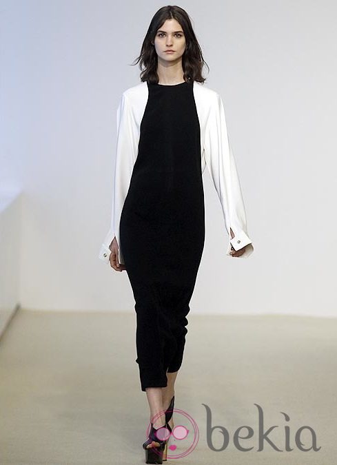 Vestido blanco y negro de la colección Resort 2014 de Calvin Klein