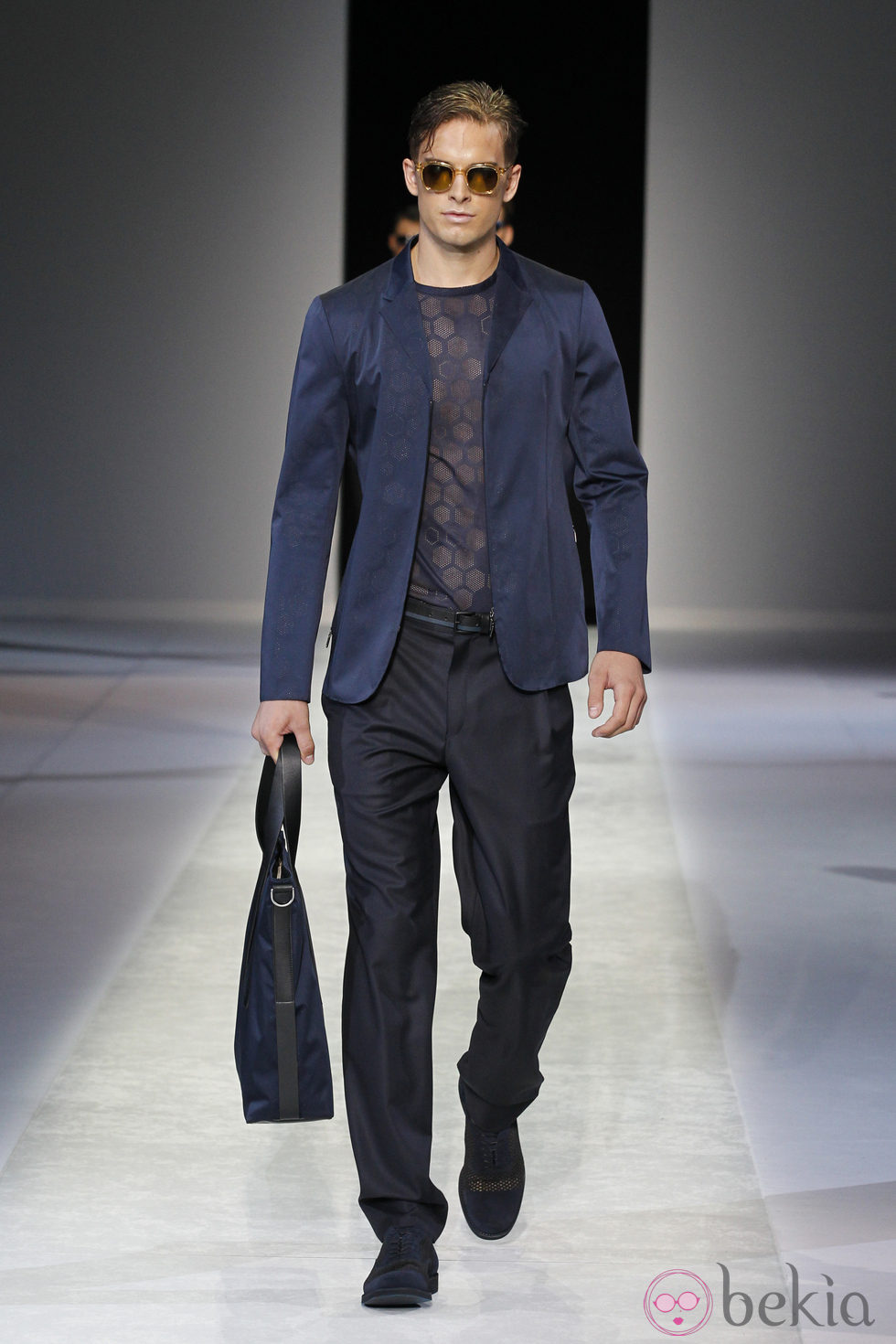 Chaqueta azul de la colección primavera/verano 2014 de Emporio Armani en la Semana de la Moda de Milán