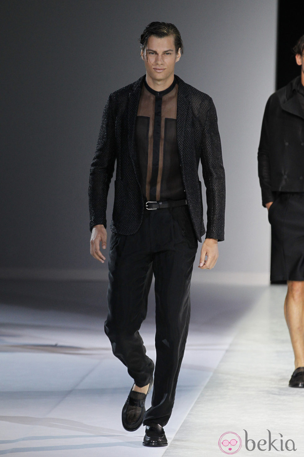 Camisa con transparencias de la colección primavera/verano 2014 de Emporio Armani en la Semana de la Moda de Milán