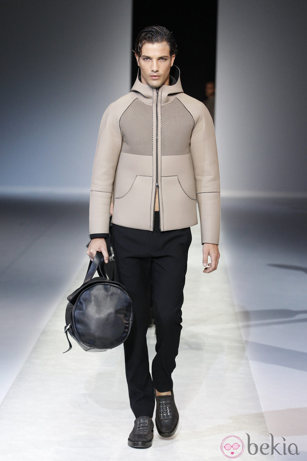 Abrigo de la colección primavera/verano 2014 de Emporio Armani en la Semana de la Moda de Milán