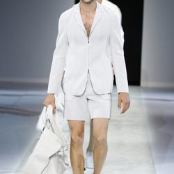 Pantalón corto de la colección primavera/verano 2014 de Emporio Armani en la Semana de la Moda de Milán