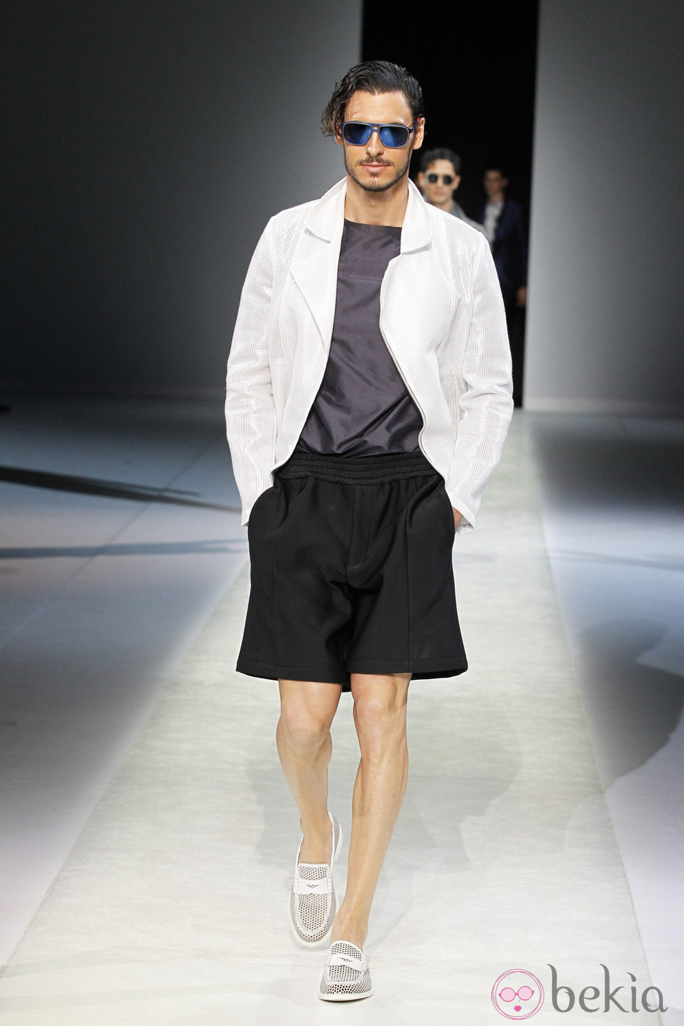 Pantalón corto negro de la colección primavera/verano 2014 de Emporio Armani en la Semana de la Moda de Milán
