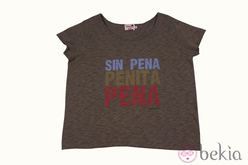 Camiseta 'Sin pena, penita, pena' de Dolores Promesas