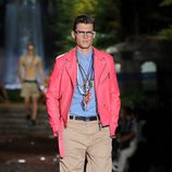Chaqueta rosa de la colección primavera/verano 2014 de DSquared2 en la Semana de la Moda de Milán