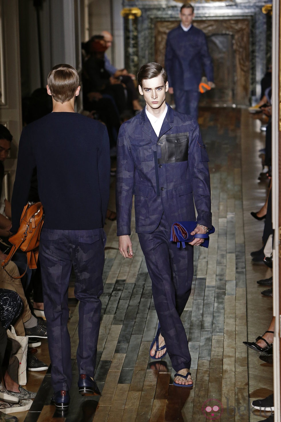 Chaqueta azul de la colección primavera/verano 2014 de Valentino en la Semana de la Moda de París