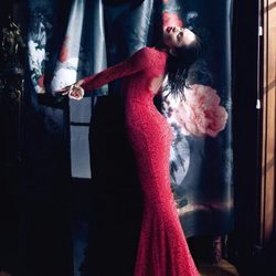 Candice Swanepoel con un vestido rojo del otoño/invierno 2013/2014 de Blumarine