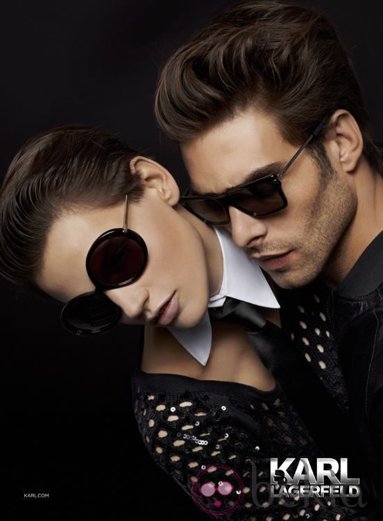 Jon Kortajarena y Saskia de Brauw posando para la campaña de Karl Lagerfeld Eyewear