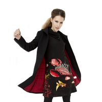 Vestido y abrigo negros de la colección otoño/invierno 2013/2014 de Smash!