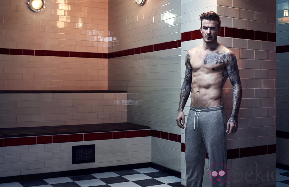 David Beckham con un pantalón gris de la colección Bodywear fall 2013 de H&M
