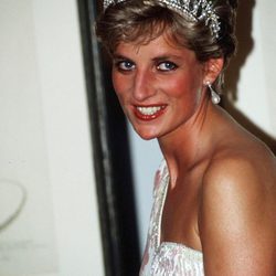 La Princesa Diana de Gales con tiara