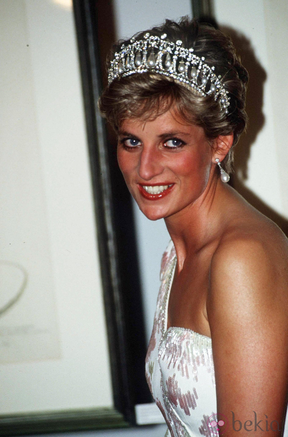 La Princesa Diana de Gales con tiara