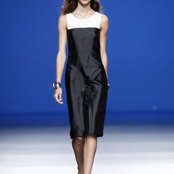 Vestido negro y blanco de la colección primavera/verano 2014 de Roberto Torretta en Madrid Fashion Week
