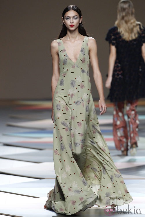 Vestido verde vaporoso de la colección primavera/verano 2014 de Ailanto en Madrid Fashion Week