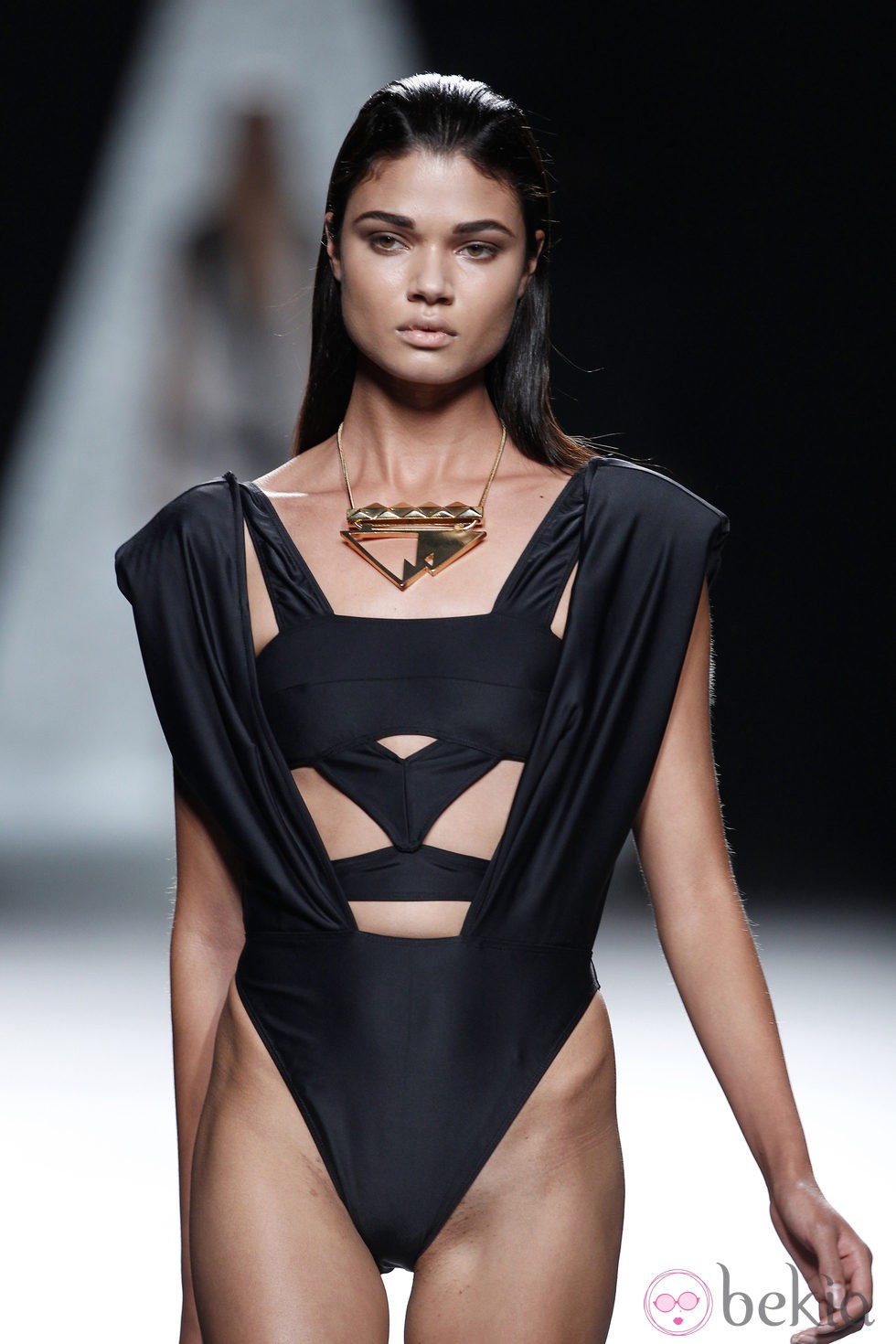 Bañador negro de la colección primavera/verano 2014 de Ana Locking en Madrid Fashion Week