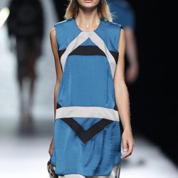 Vestido azul de la colección primavera/verano 2014 de Ana Locking en Madrid Fashion Week