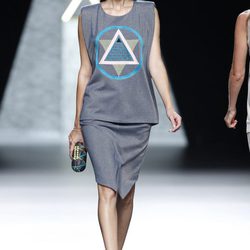 Falda y camiseta de la colección primavera/verano 2014 de Ana Locking en Madrid Fashion Week