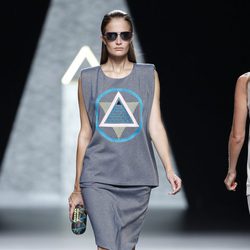 Falda y camiseta de la colección primavera/verano 2014 de Ana Locking en Madrid Fashion Week