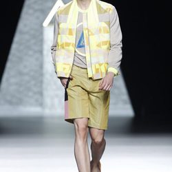 Bermudas y chaqueta masculinas de la colección primavera/verano 2014 de Ana Locking en Madrid Fashion Week