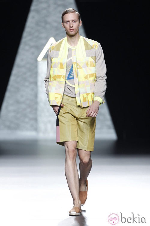 Bermudas y chaqueta masculinas de la colección primavera/verano 2014 de Ana Locking en Madrid Fashion Week