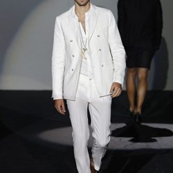 Traje blanco masculino de la colección primavera/verano 2014 de Roberto Verino en Madrid Fashion Week