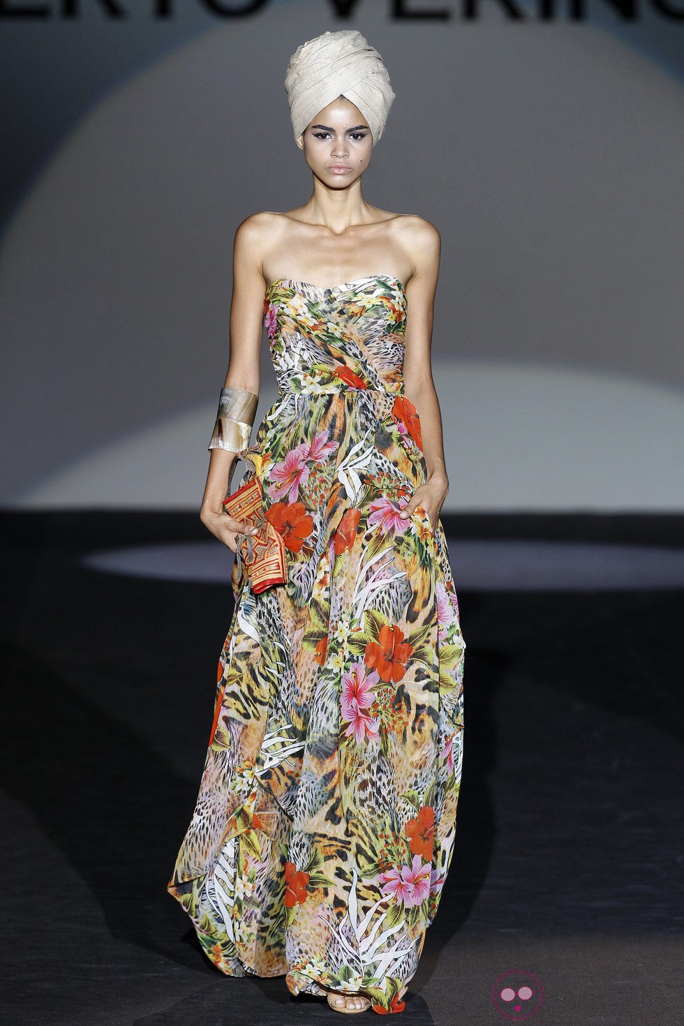Vestido largo con estampado de la colección primavera/verano 2014 de Roberto Verino en Madrid Fashion Week