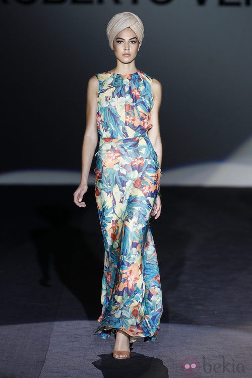 Vestido largo de la colección primavera/verano 2014 de Roberto Verino en Madrid Fashion Week