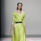 Vestido verde lima de la colección primavera/verano 2014 de Duyos en Madrid Fashion Week