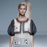 Vestido con flores bordadas de la colección primavera/verano 2014 de Victorio & Lucchino en Madrid Fashion Week