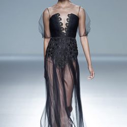 Vestido largo negro de la colección primavera/verano 2014 de Victorio & Lucchino en Madrid Fashion Week