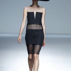 Vestido de corte tubo de la colección primavera/verano 2014 de Victorio & Lucchino en Madrid Fashion Week