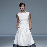 Vestido blanco de la colección primavera/verano 2014 de Victorio & Lucchino en Madrid Fashion Week