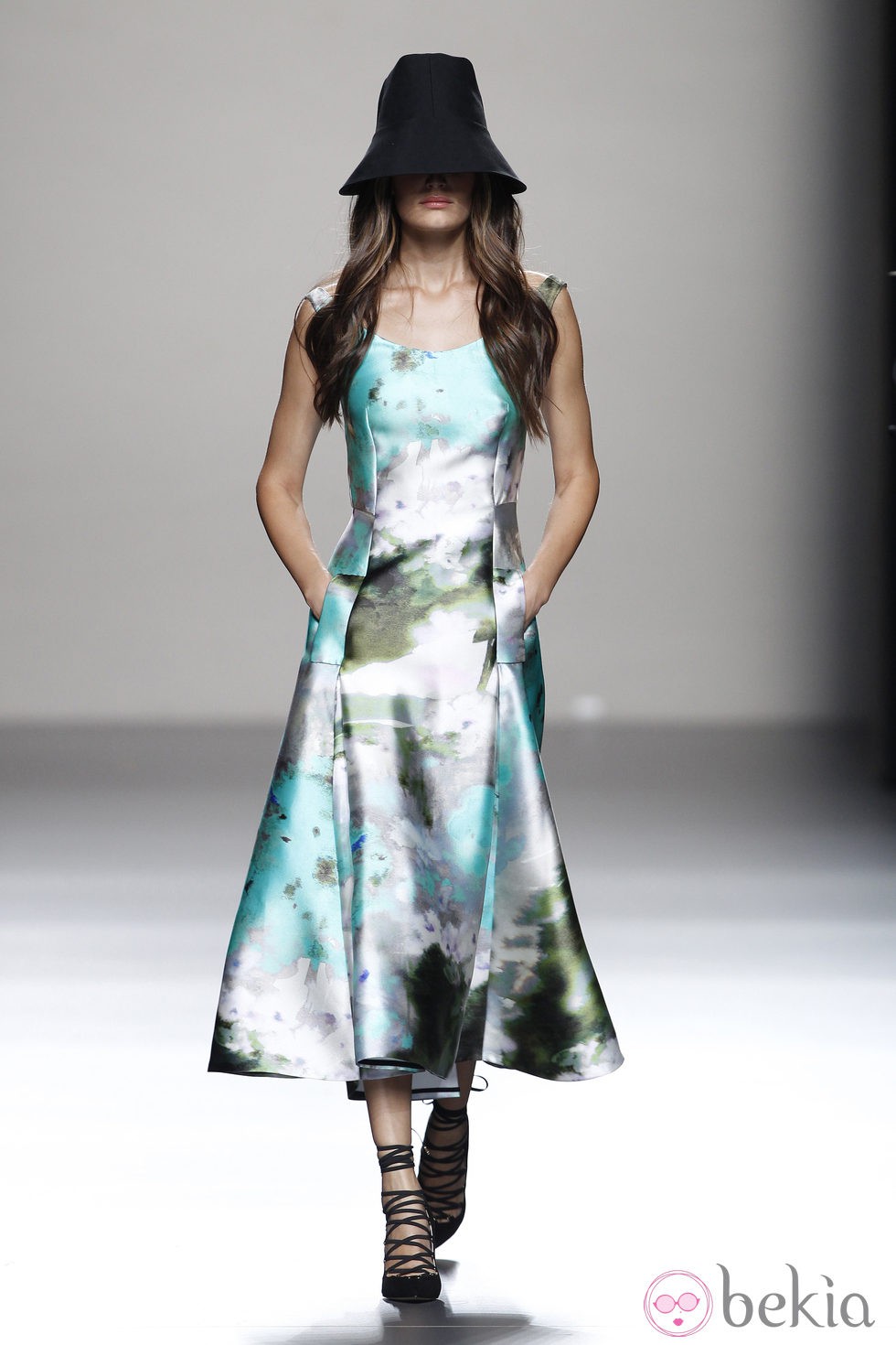 Vestido largo de la colección primavera/verano 2014 de Juanjo Oliva en Madrid Fashion Week