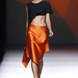 Falda naranja de la colección primavera/verano 2014 de AA de Amaya Arzuaga en Madrid Fahion Week