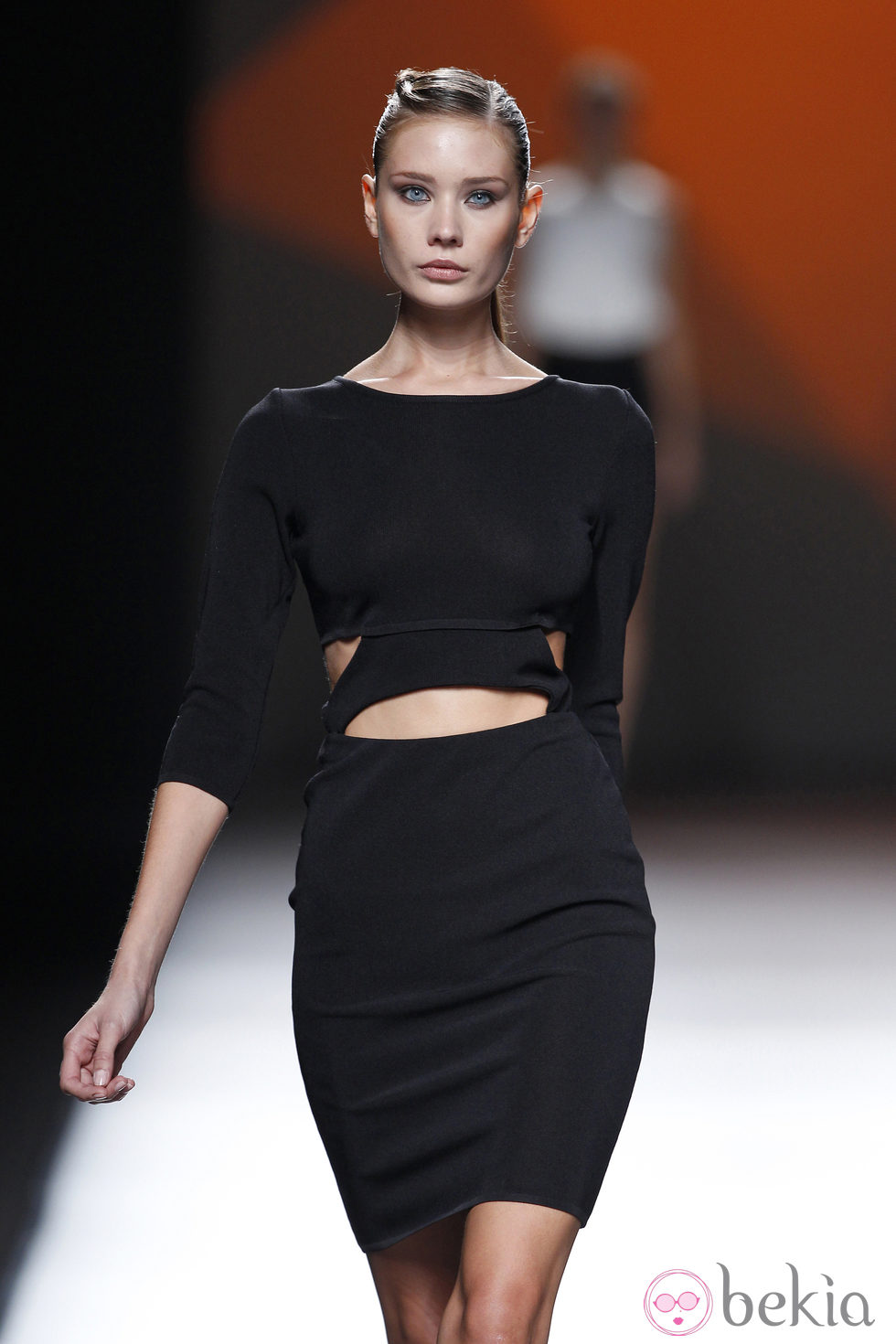 Vestido negro de la colección primavera/verano 2014 de AA de Amaya Arzuaga en Madrid Fahion Week