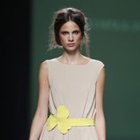Vestido con cinturón amarillo de la colección primavera/verano 2014 de Devota&Lomba en Madrid Fashion Week