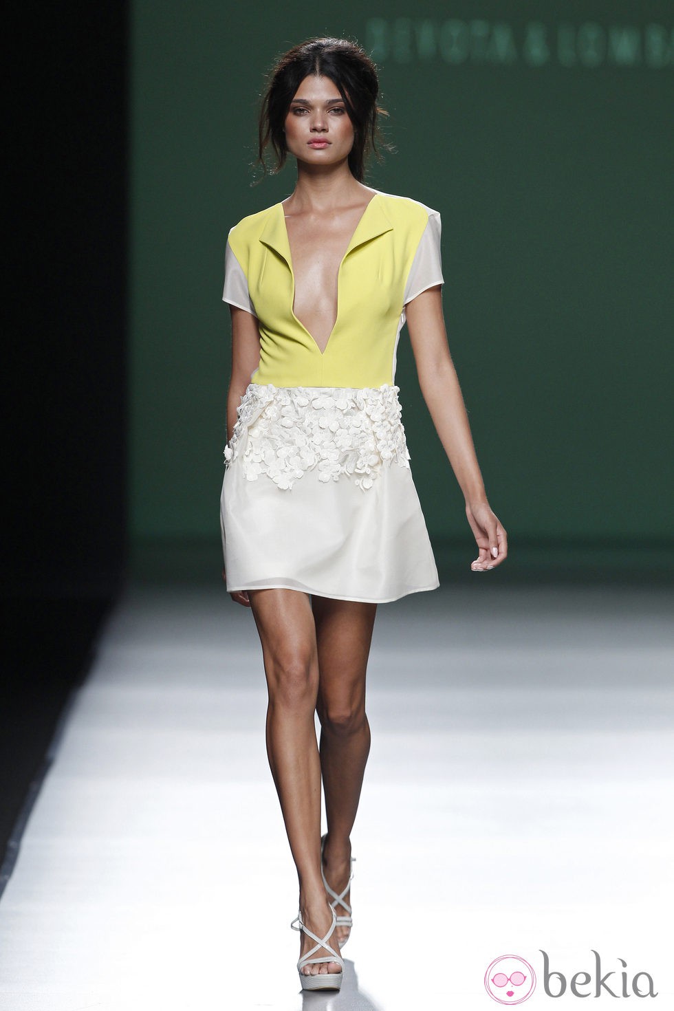 Minivestido blanco y amarillo de la colección primavera/verano 2014 de Devota&Lomba en Madrid Fashion Week