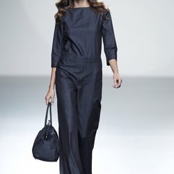 Jumspuit azul de la colección primavera/verano 2014 de Teresa Helbig en Madrid Fashion Week