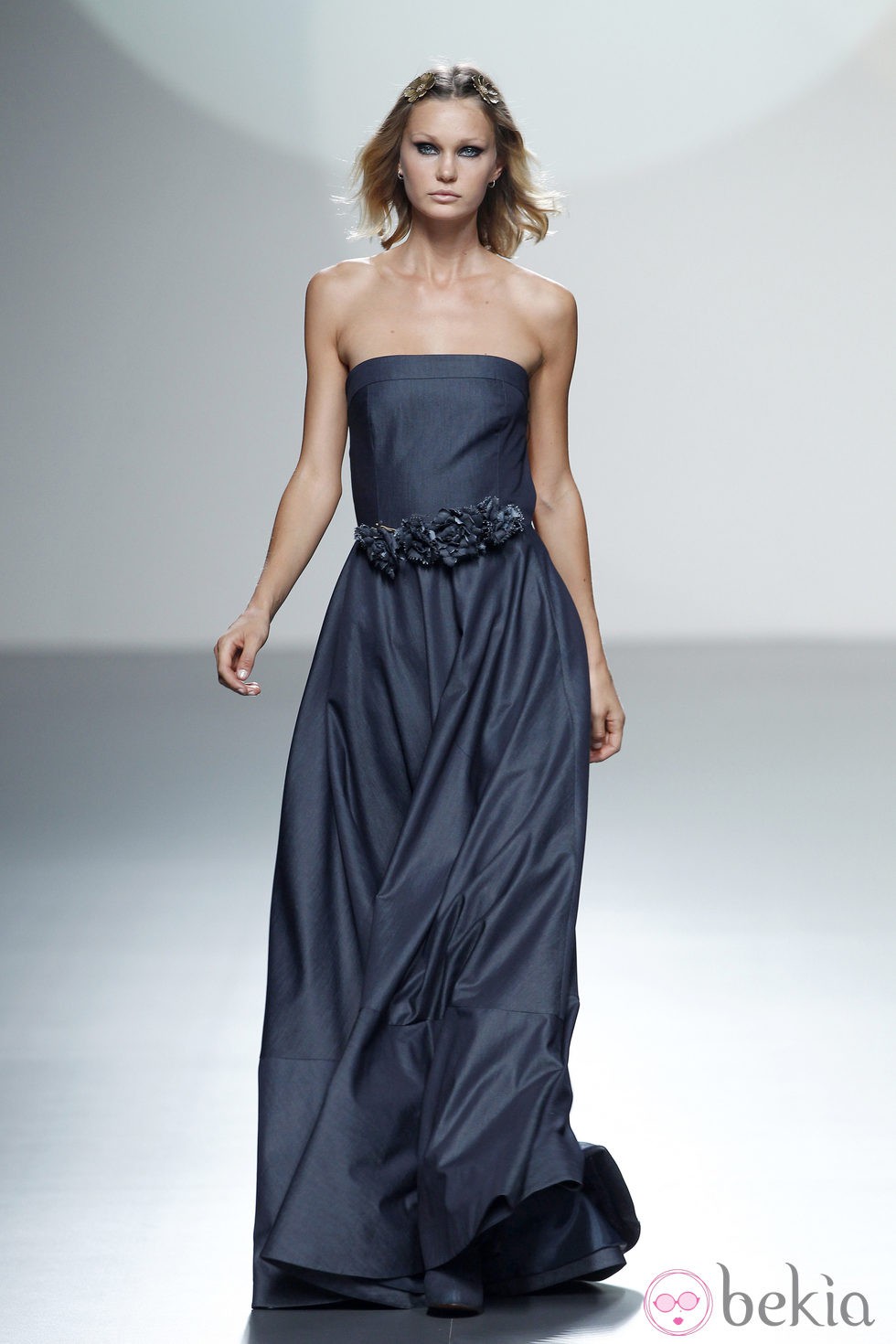 Vestido azul marino de la colección primavera/verano 2014 de Teresa Helbig en Madrid Fashion Week