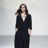 Vestido negro manga francesa de la colección primavera/verano 2014 de Teresa Helbig en Madrid Fashion Week