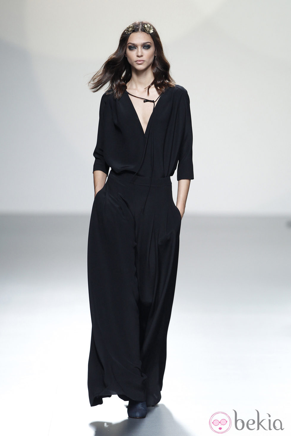 Vestido negro manga francesa de la colección primavera/verano 2014 de Teresa Helbig en Madrid Fashion Week